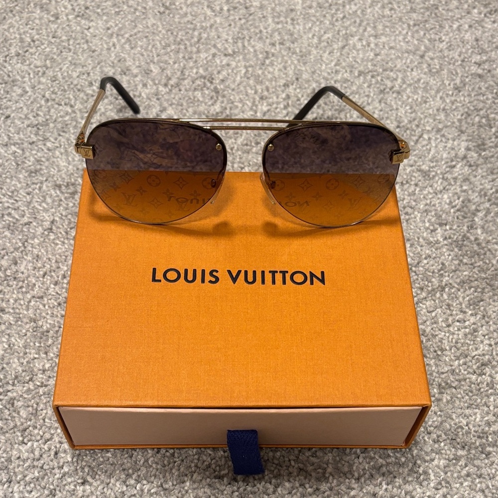 Louis Vuitton Pilot sunglasses